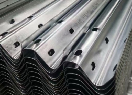 波形護(hù)欄板的分類(lèi)